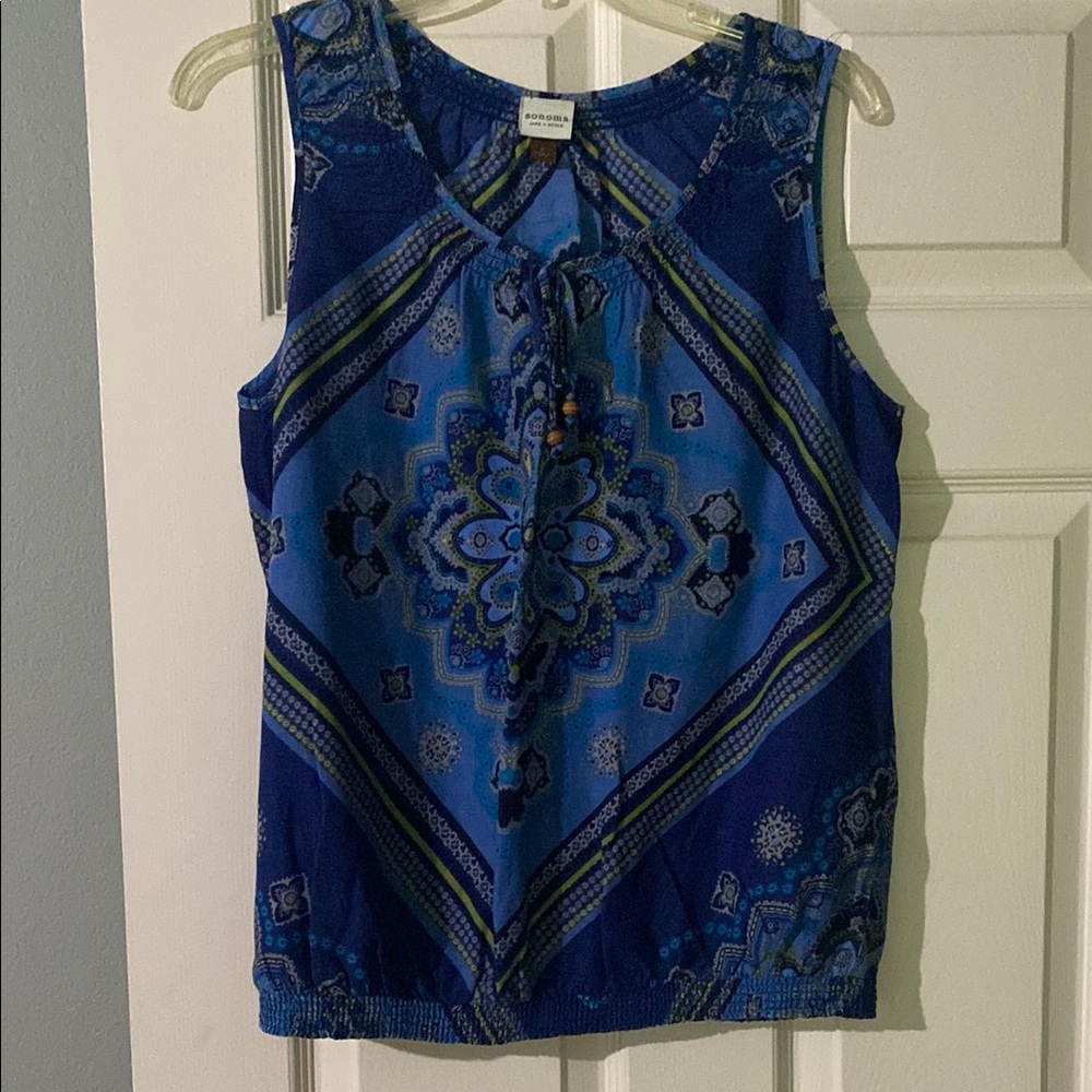 Women’s sleeveless pattern top. Size Large.
Sonoma brand.